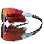 Lunette de ski au design moderne. Ces lunettes disposent de verres polarisés garantissant une protection aux UV et aux intempéries en toute circonstance. Cette paire de lunette possède également trois lentilles différentes, c'est ce qui fait le gros point fort de cette paire. Disponible en 6 coloris différents, cette lunette de ski est un incontournable pour le ski.